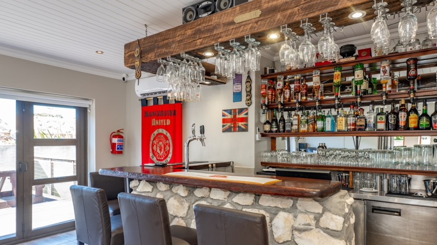 9 Bedroom Property for Sale in Struisbaai Western Cape